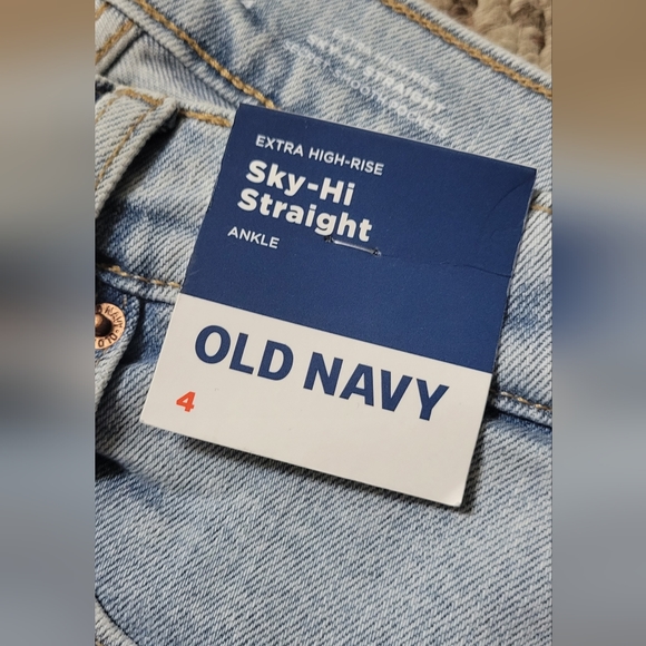Old Navy Sky-Hi Jeans (Ankle) - Picture 4 of 10